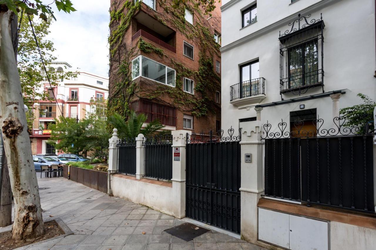 Apartamentos Rg Plaza De Espana Seville Exterior photo